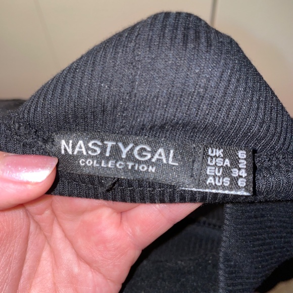 Nasty Gal open-back ribbed crop top in black with mock neck - Picture 4 of 5